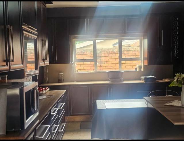 3 BEDROOM HOUSE FOR SALE IN ARBORETUM